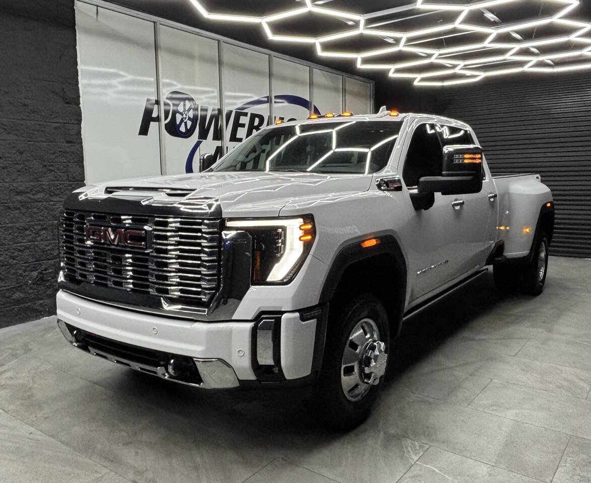 Used 2025 GMC Sierra 3500 Denali w/ Denali Reserve Package AWD/4WD image 3