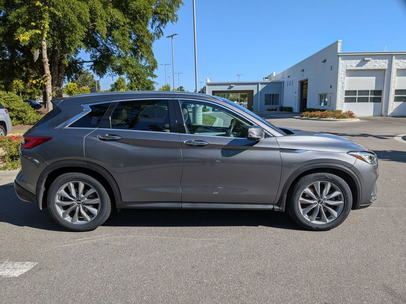 Used 2019 INFINITI QX50 Essential w/ Premium Heat Package AWD/4WD image 2