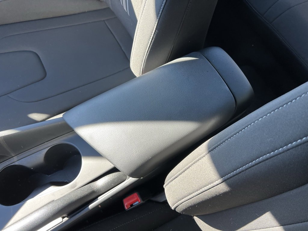 Certified 2025 Hyundai Elantra Sport image 22