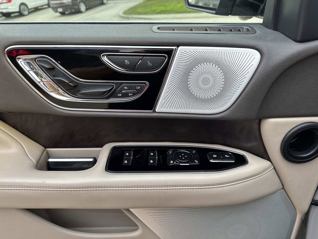 Used 2022 Lincoln Navigator L Reserve image 21