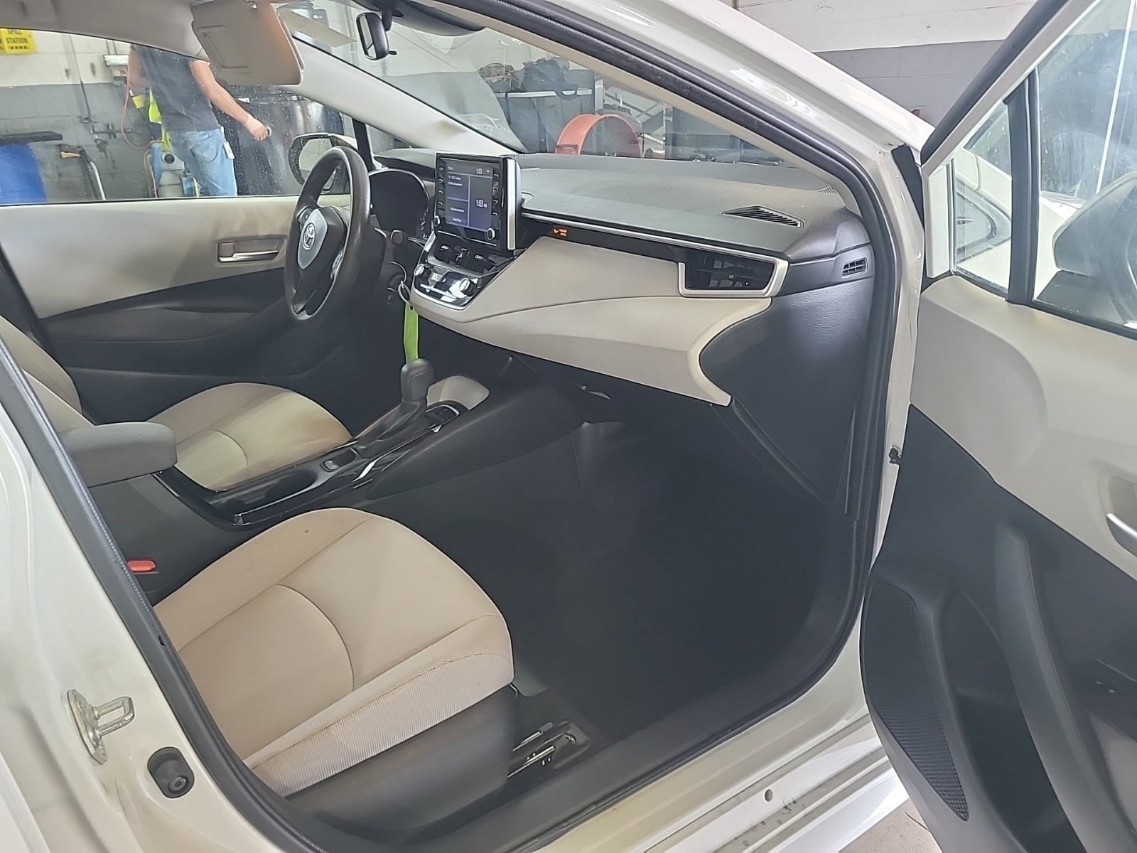 Used 2020 Toyota Corolla LE FWD image 10
