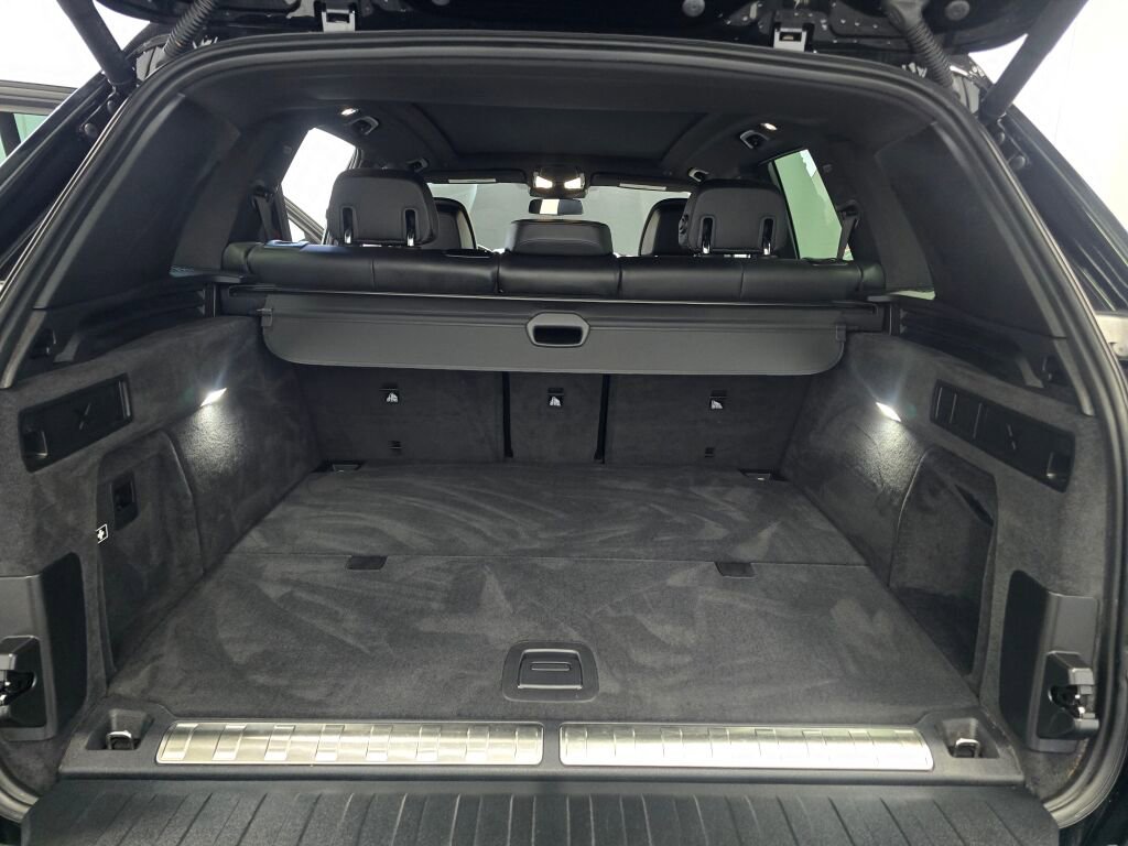 Used 2025 BMW X5 xDrive50e image 10