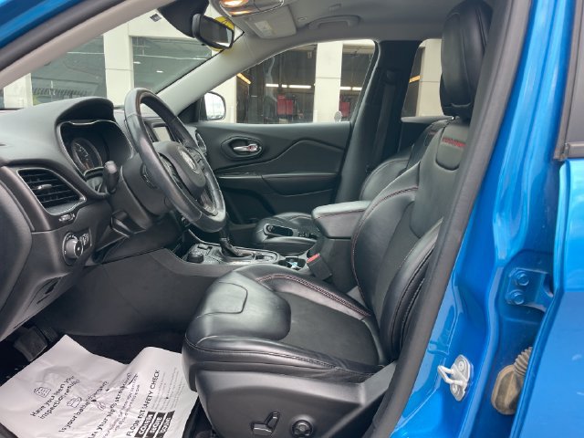 Used 2019 Jeep Cherokee Trailhawk w/ Cold Weather Group AWD/4WD image 19