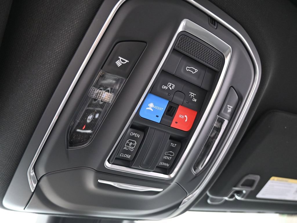 Used 2025 Jeep Grand Cherokee Altitude image 20