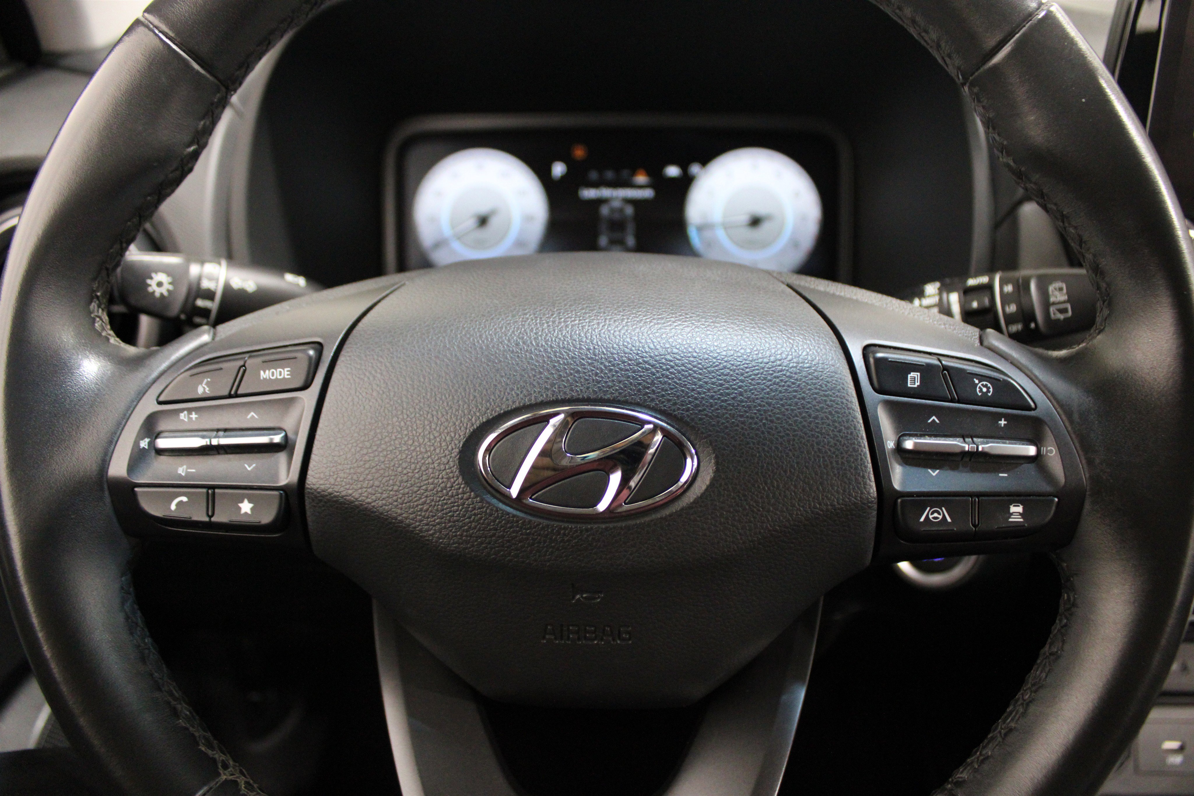 Used 2022 Hyundai Kona Limited image 9