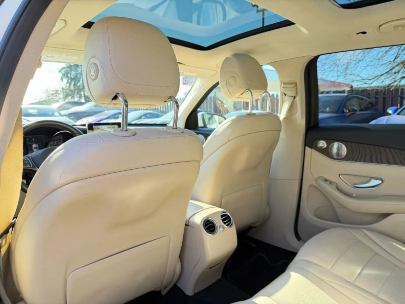 Used 2018 Mercedes-Benz GLC 300 4MATIC image 17