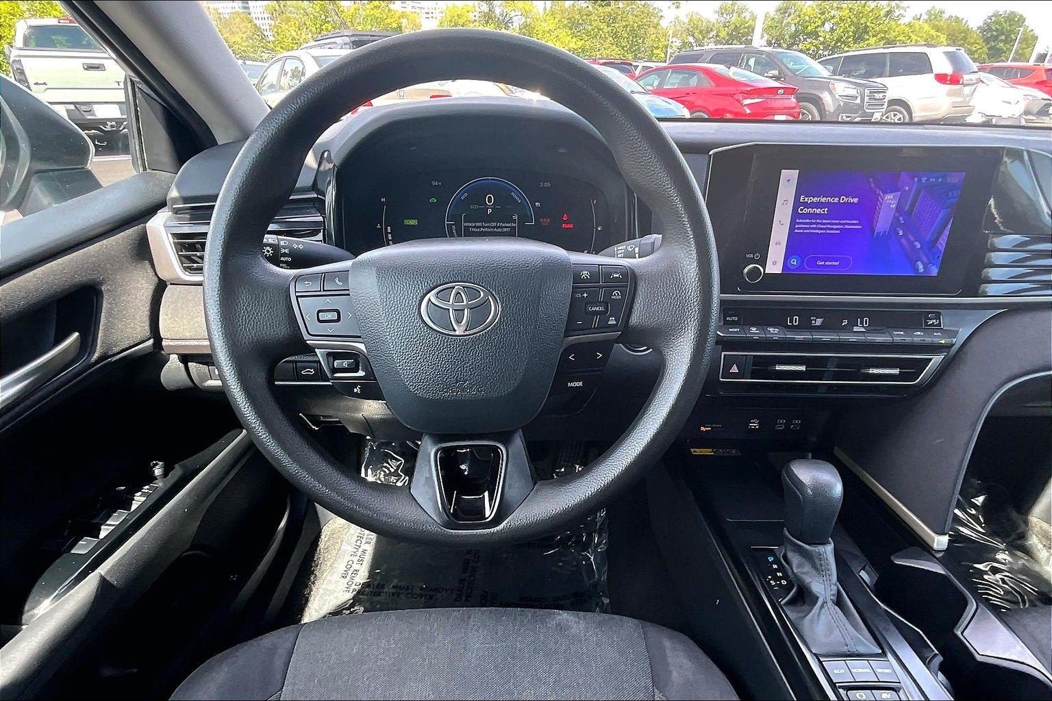 Used 2025 Toyota Camry LE FWD image 5