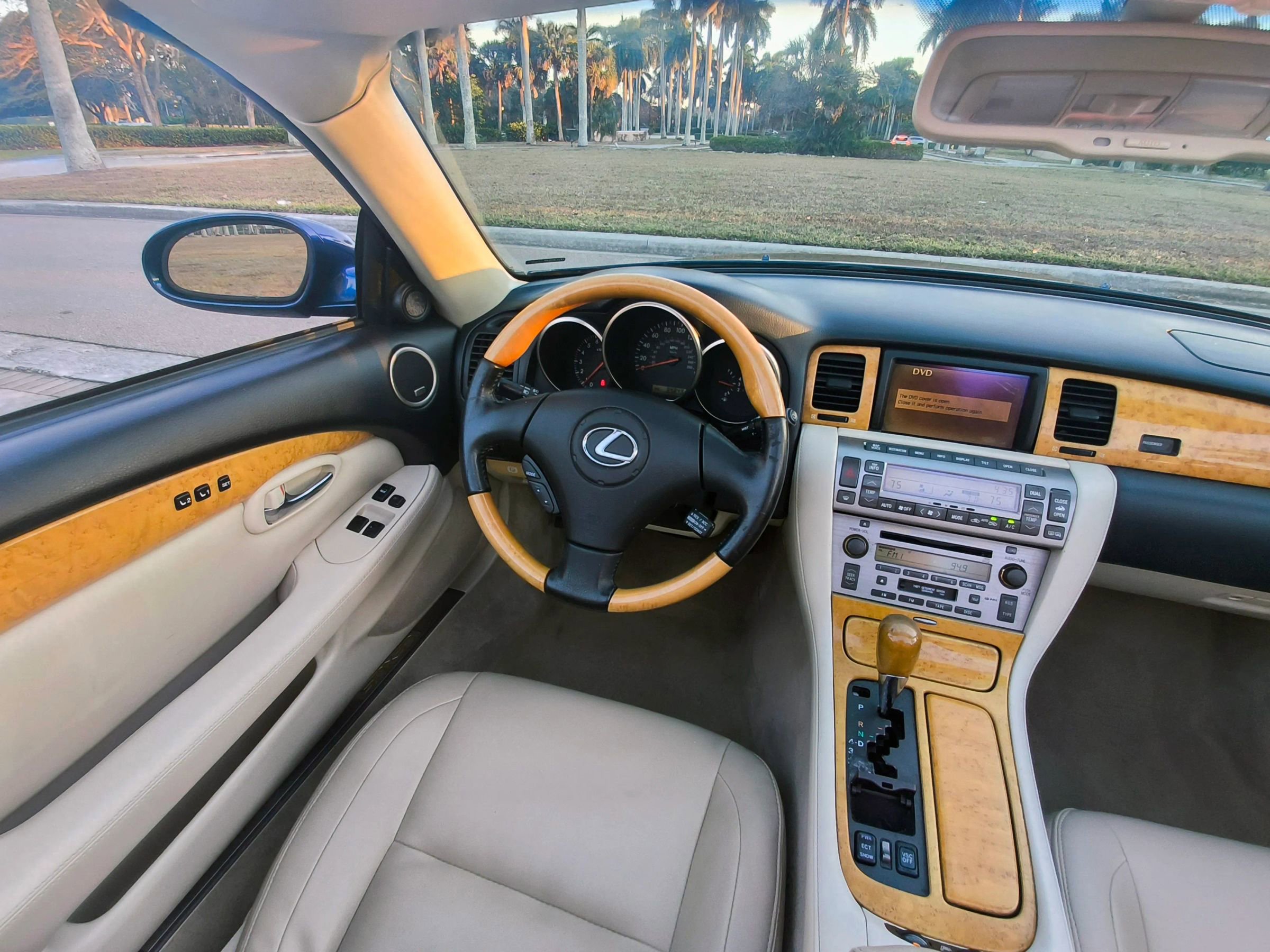 Used 2004 Lexus SC 430 Convertible image 21