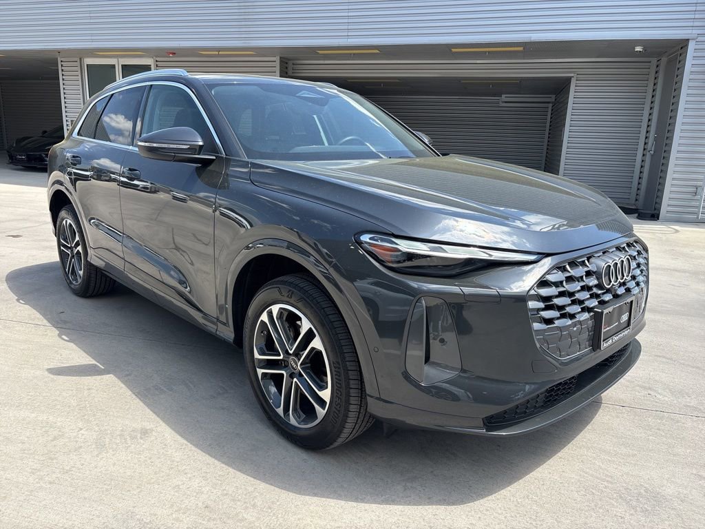 Certified 2025 Audi Q5 Premium w/ Convenience Package image 3