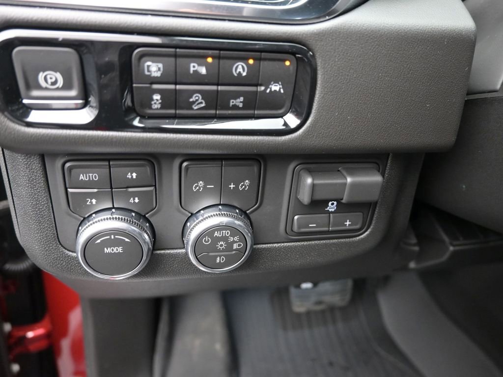 New 2026 GMC Yukon XL Elevation image 21