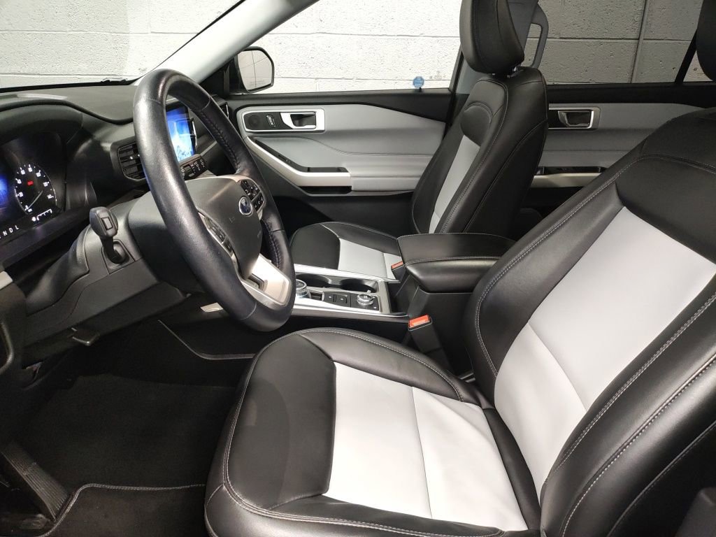 Used 2023 Ford Explorer XLT w/ Equipment Group 202A image 23