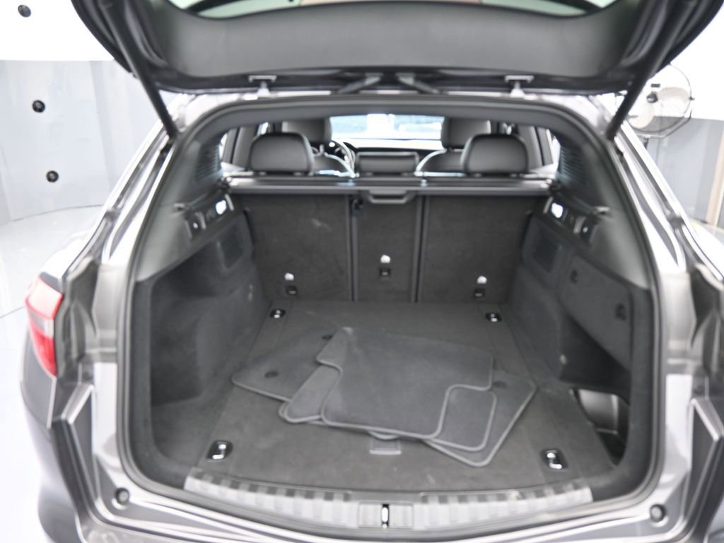 Used 2023 Alfa Romeo Stelvio Sprint image 42