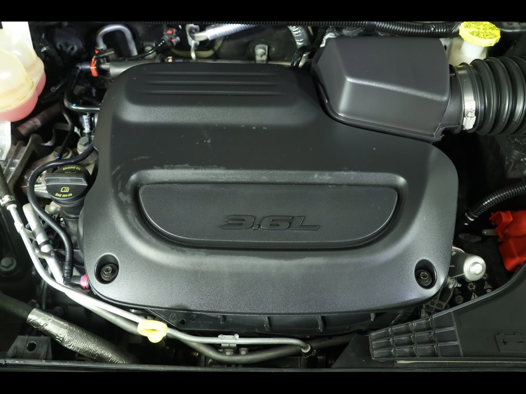 Used 2024 Chrysler Pacifica Touring-L image 21