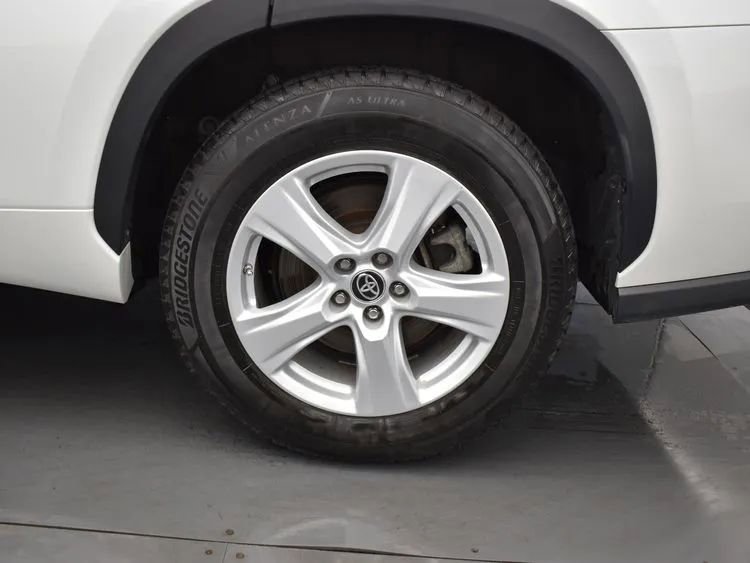 Used 2023 Toyota Highlander LE FWD image 35
