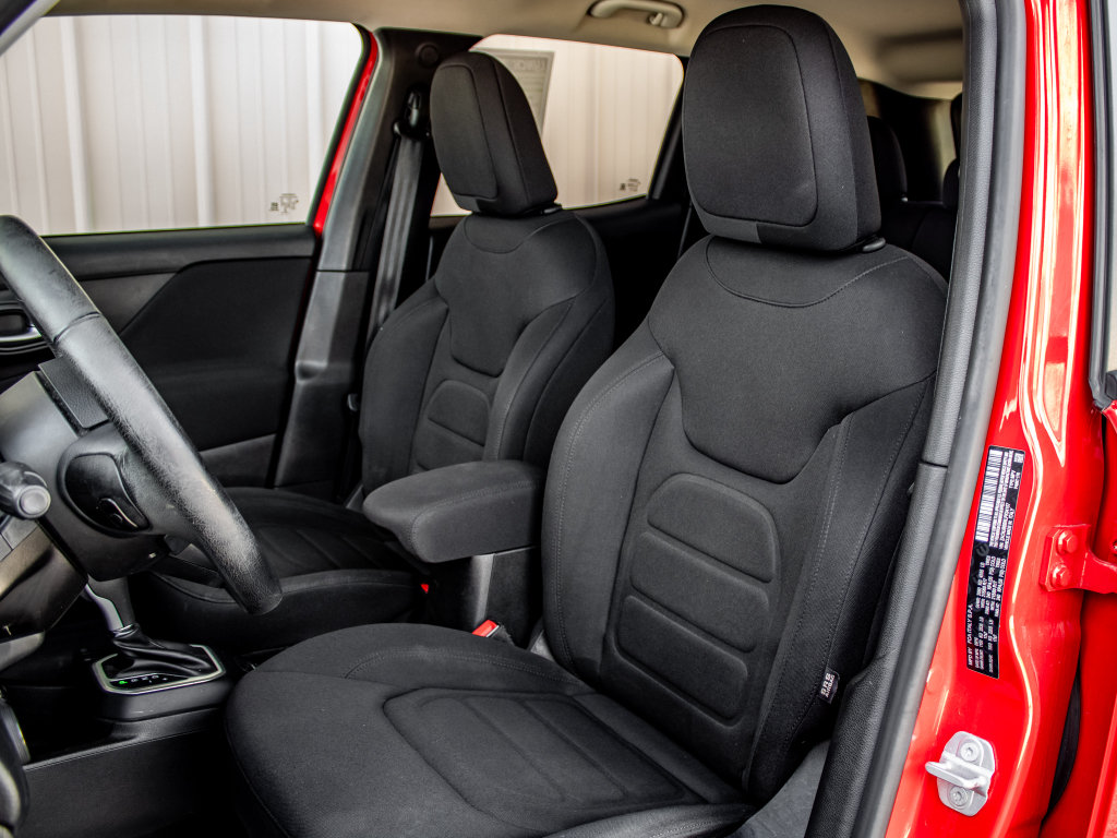 Used 2020 Jeep Renegade Latitude w/ Cold Weather Group AWD/4WD image 21