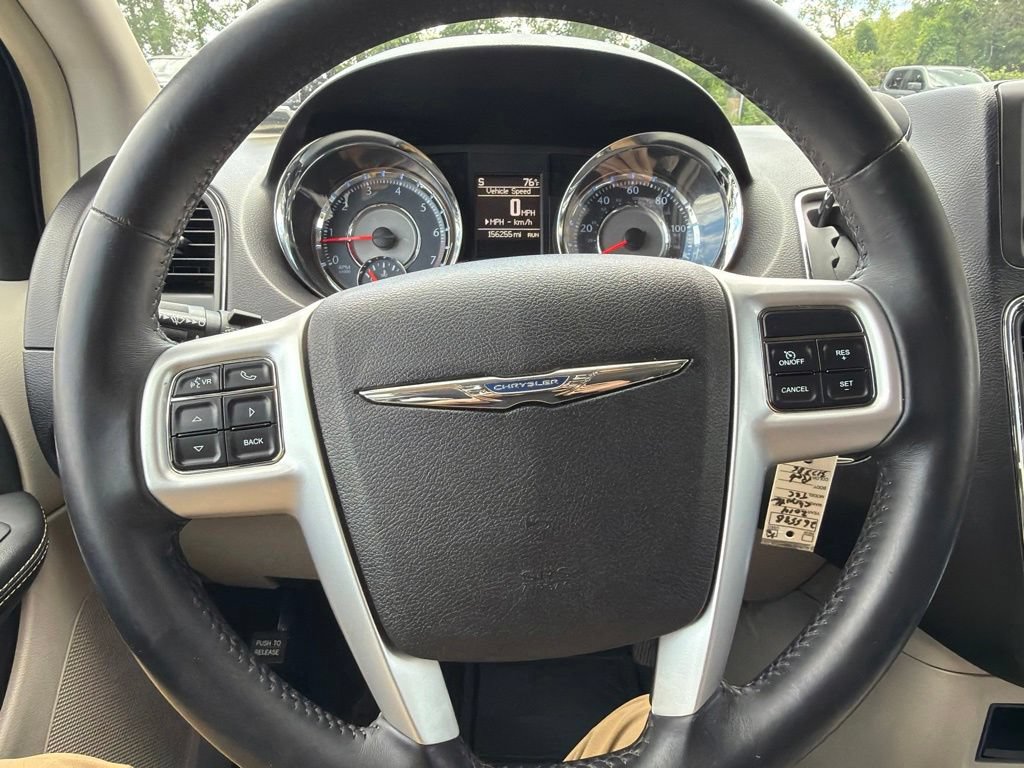 Used 2014 Chrysler Town & Country Touring FWD image 16