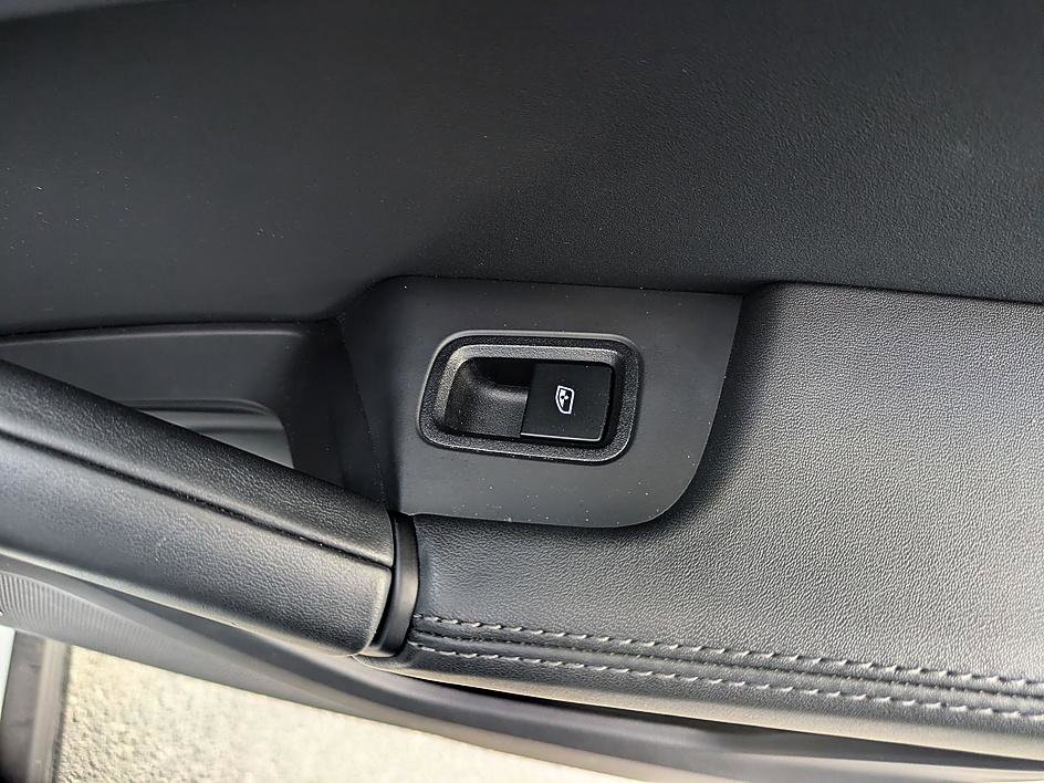 Used 2024 Porsche Cayenne image 38