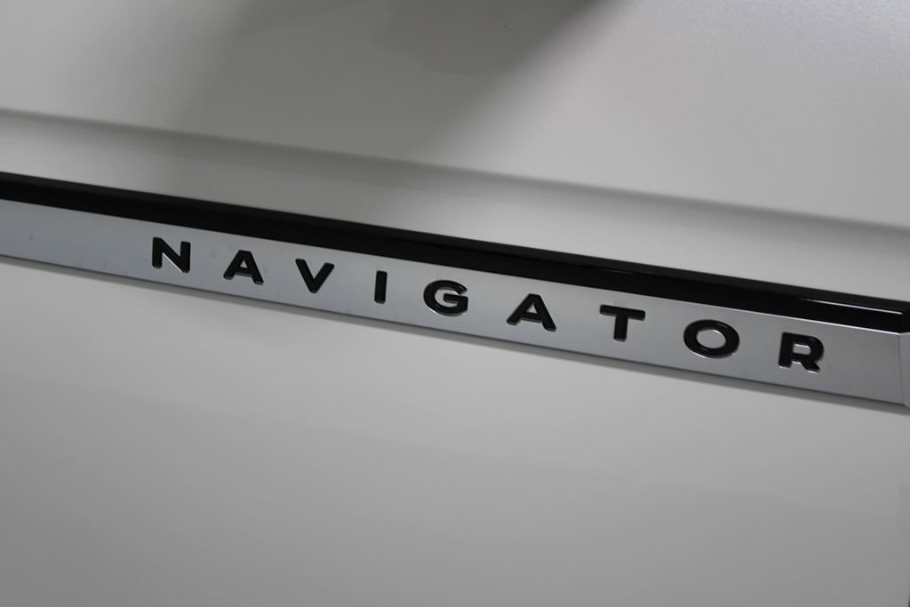 New 2025 Lincoln Navigator L Reserve image 11