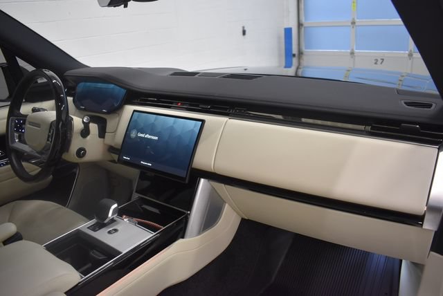 Used 2025 Land Rover Range Rover SE AWD/4WD image 17