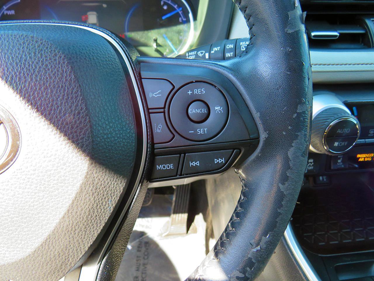 Used 2019 Toyota RAV4 Limited image 25