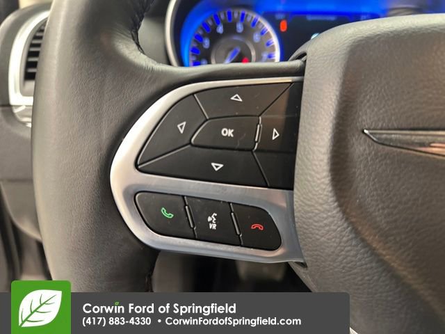 Used 2022 Chrysler 300 Touring w/ Sport Appearance Package image 30