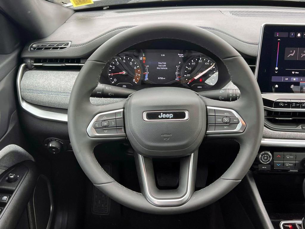 Used 2024 Jeep Compass Latitude AWD/4WD image 15