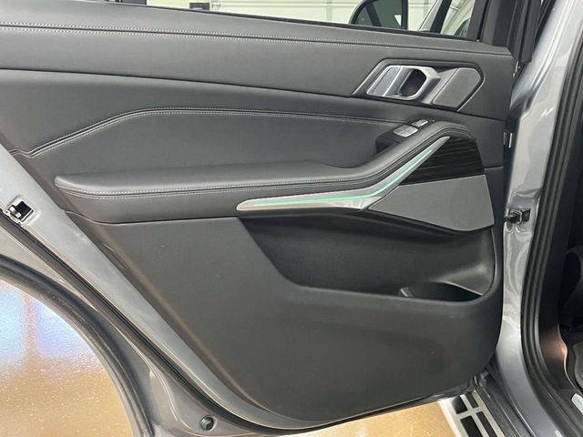 Used 2025 BMW X7 xDrive40i w/ Premium Package AWD/4WD image 19