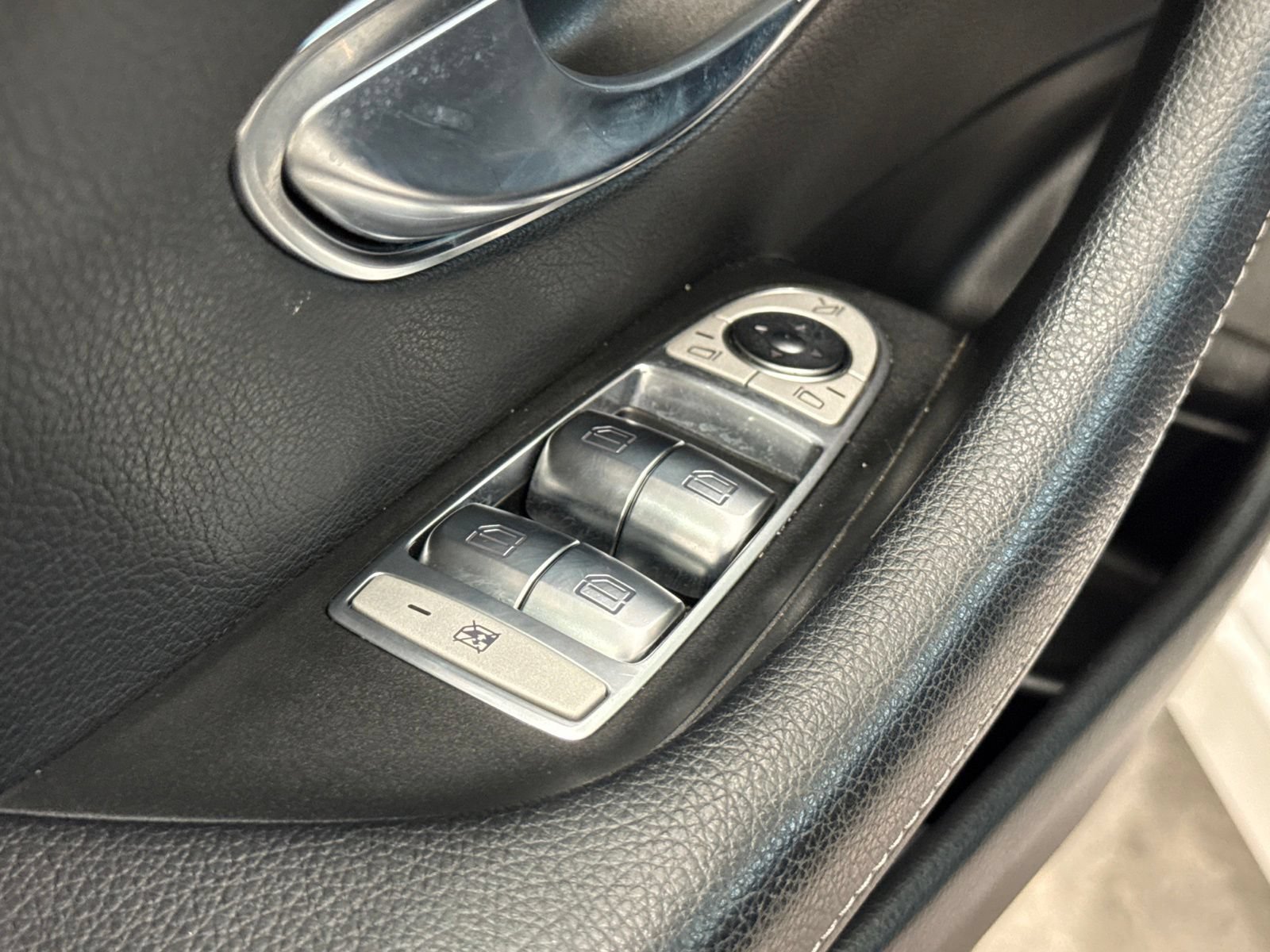 Used 2018 Mercedes-Benz E 300 image 17