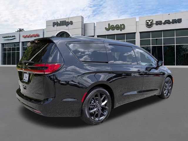 New 2027 Chrysler Pacifica Limited FWD image 4