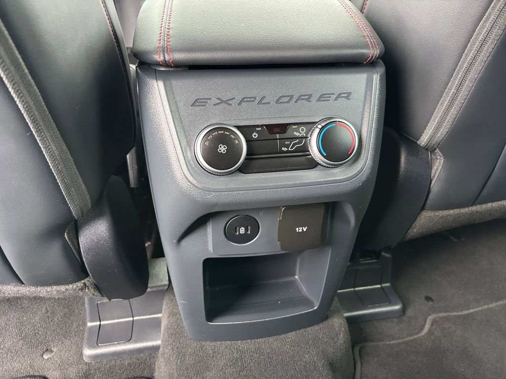 Used 2025 Ford Explorer ST-Line w/ ST-Line Street Pack AWD/4WD image 32