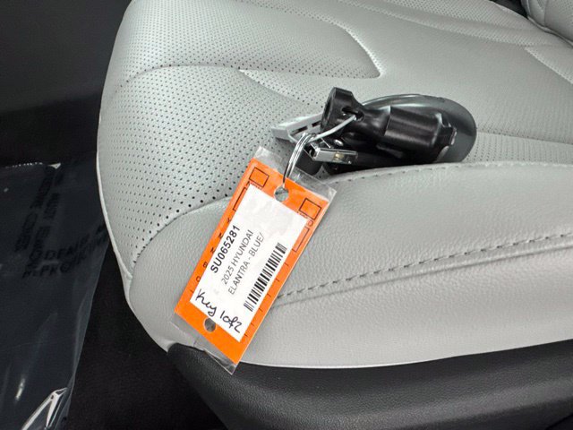 Certified 2025 Hyundai Elantra Limited FWD image 34