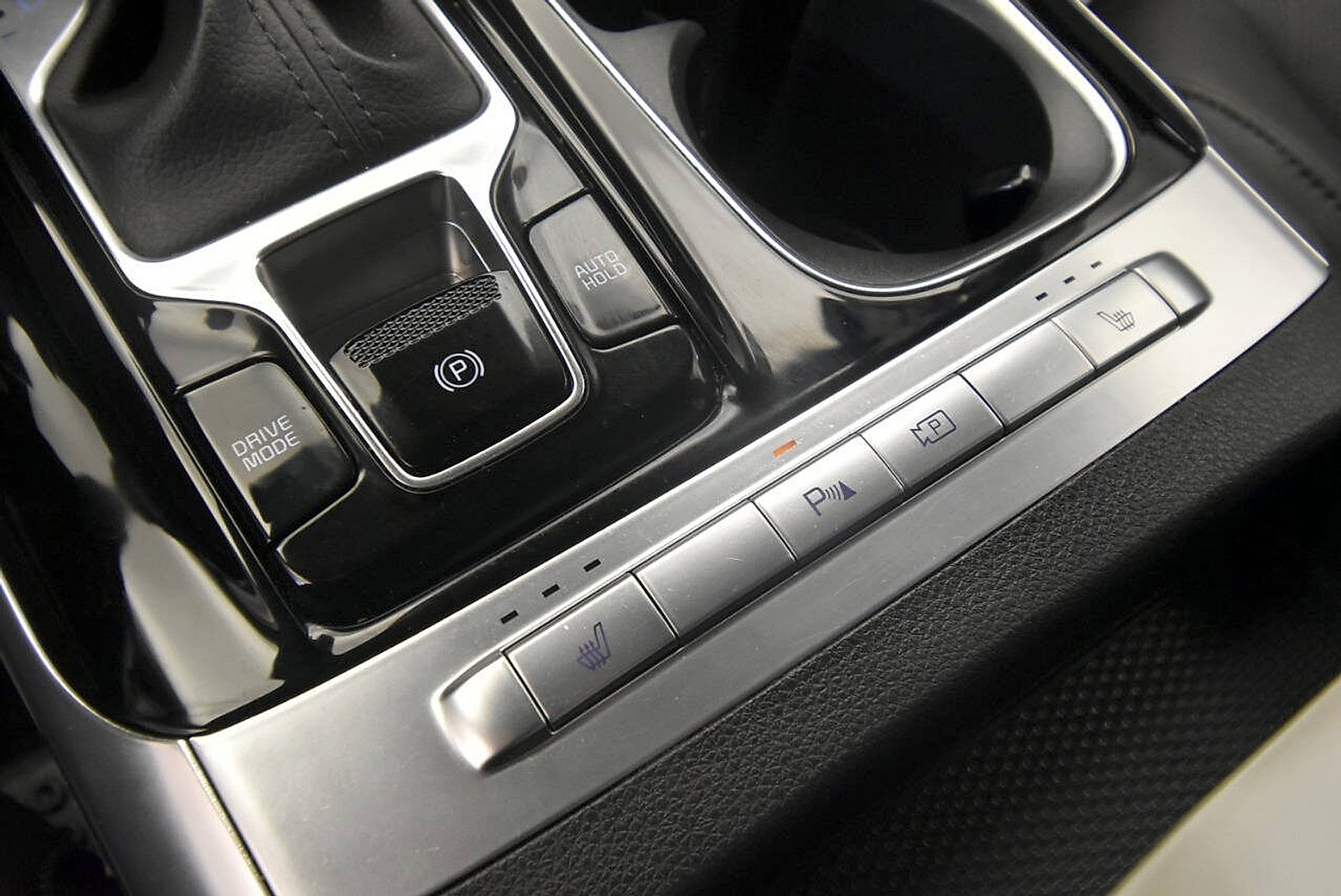 Used 2024 Kia Carnival EX FWD image 19