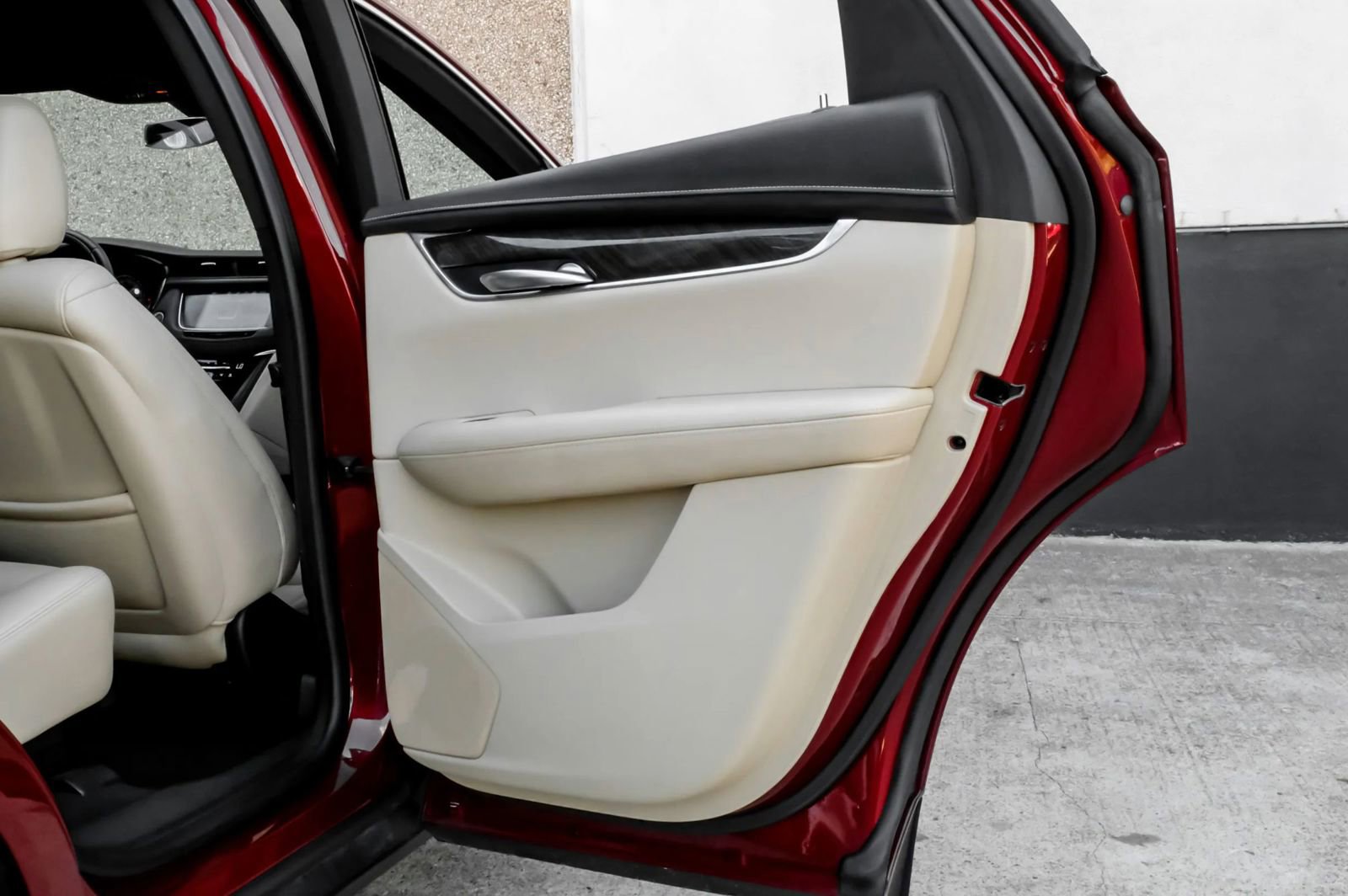 Used 2018 Cadillac XT5 FWD image 52