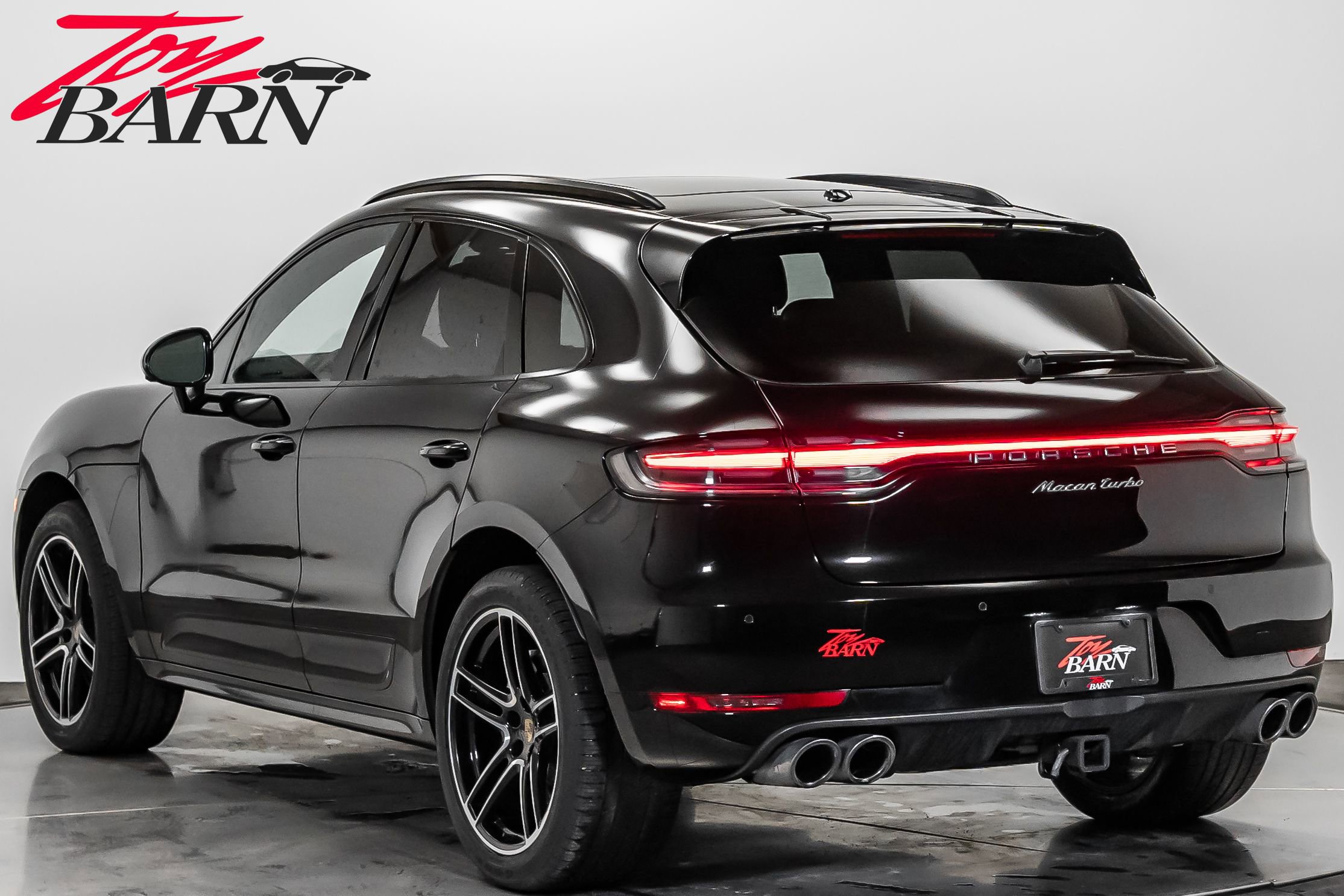 Used 2020 Porsche Macan Turbo image 3