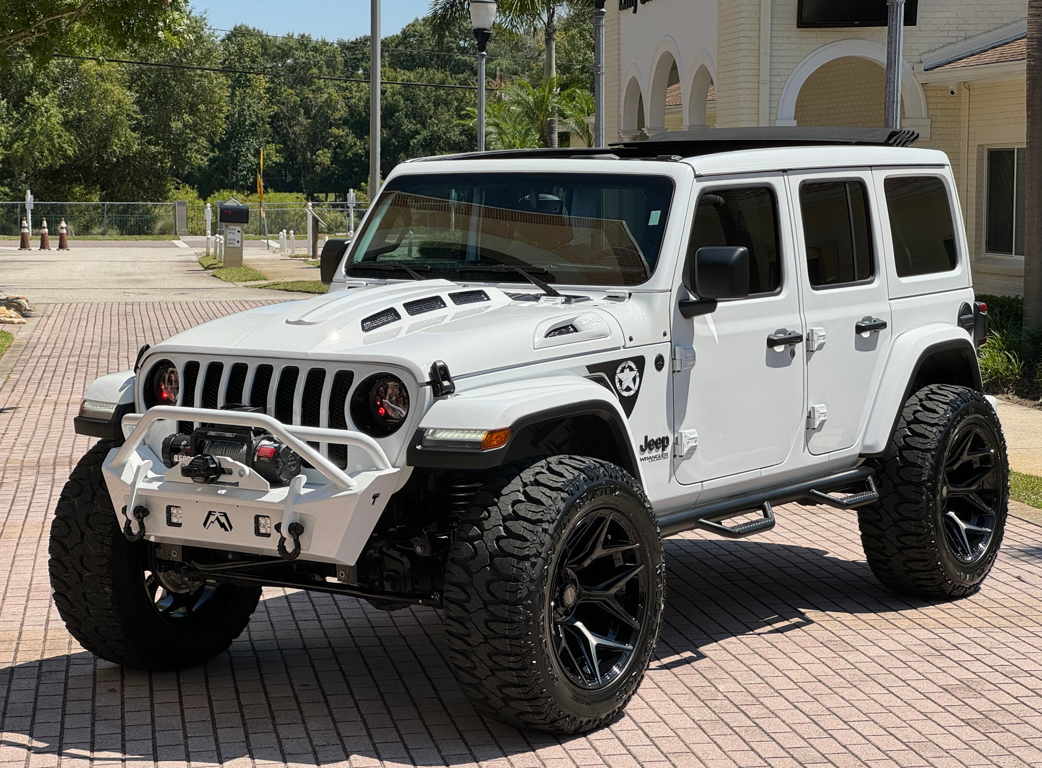 Used 2022 Jeep Wrangler Unlimited Sahara AWD/4WD image 58