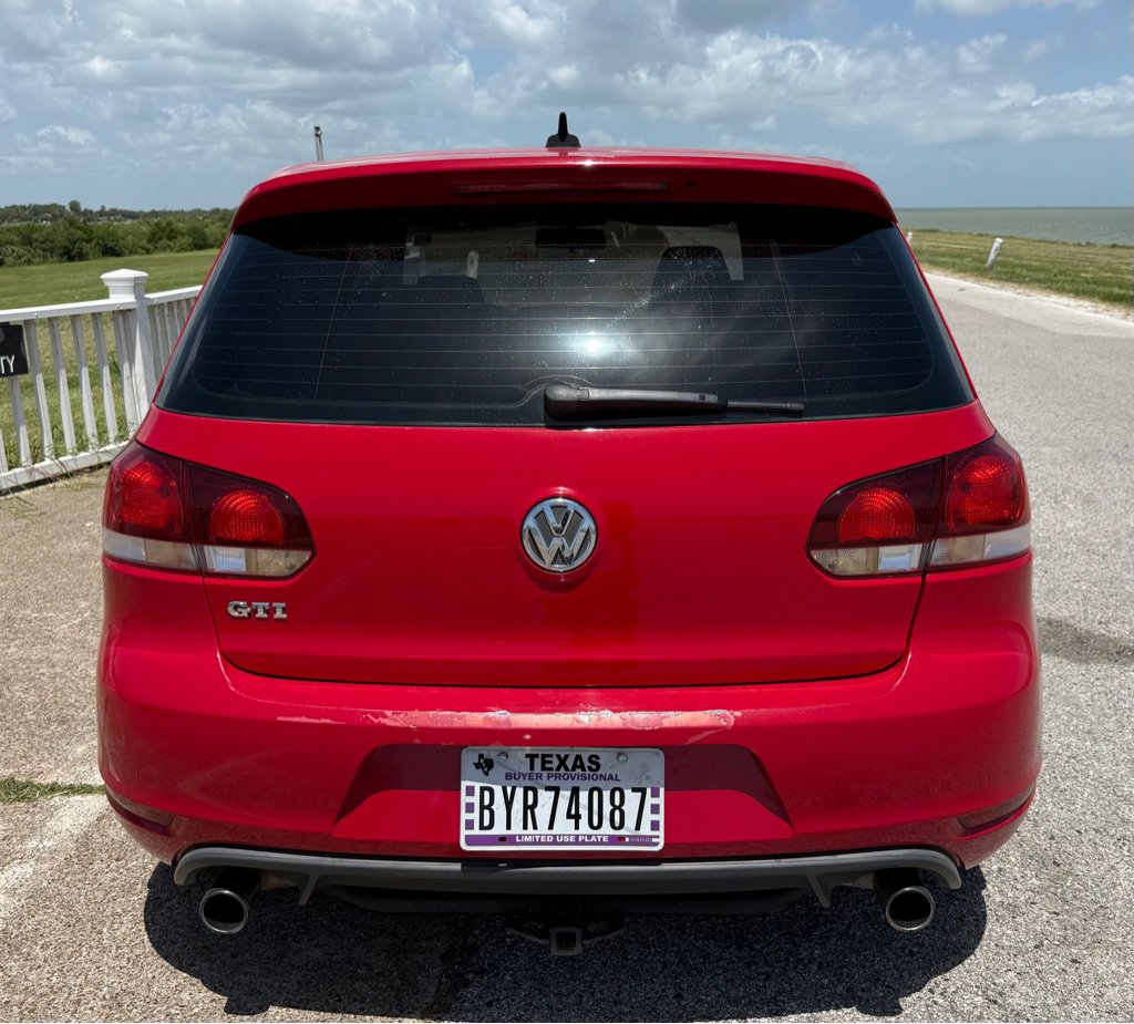 Used 2011 Volkswagen Golf 2-Door FWD image 6