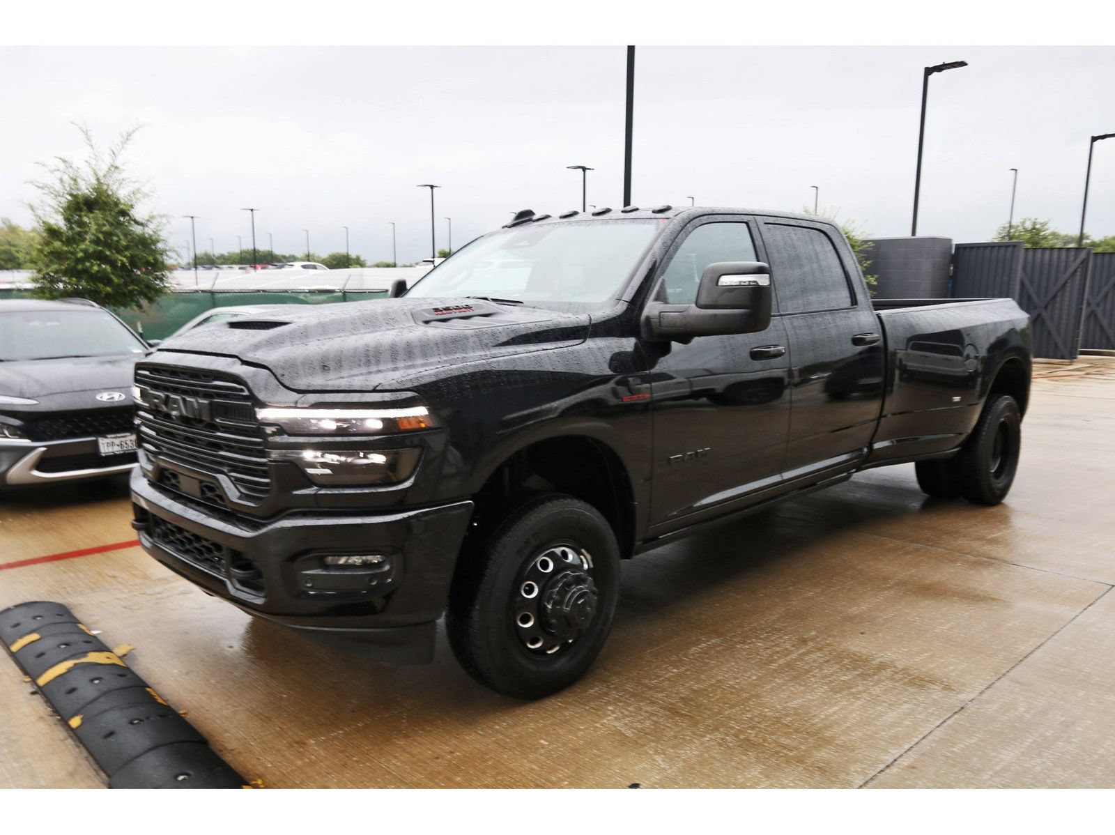 Used 2025 RAM 3500 Laramie AWD/4WD image 3