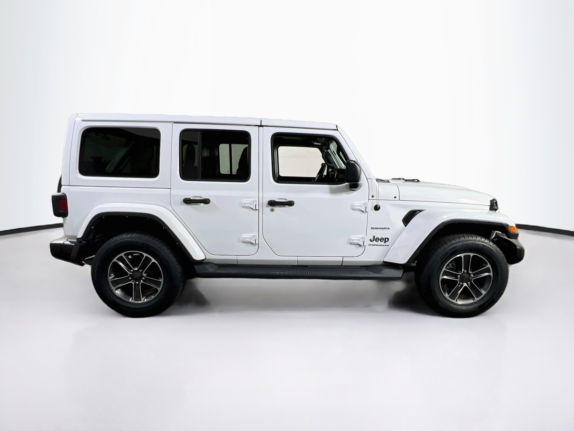Used 2023 Jeep Wrangler Unlimited Sahara AWD/4WD image 4