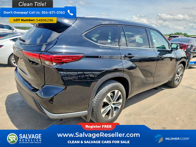 Used 2021 Toyota Highlander XLE AWD/4WD image 4