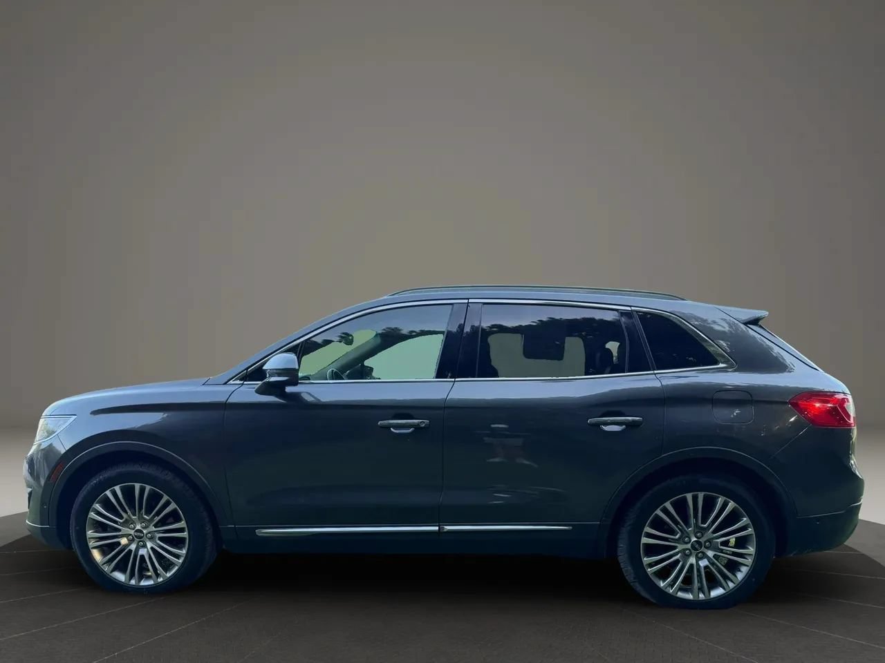 Used 2017 Lincoln MKX Reserve FWD image 6