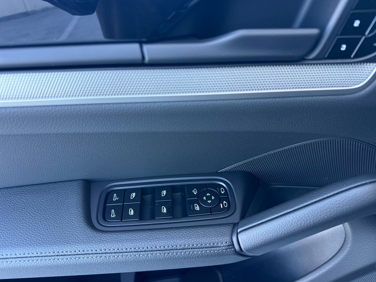 New 2026 Porsche Cayenne S AWD/4WD image 13