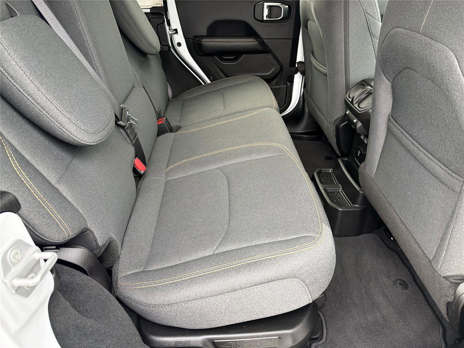 Used 2025 Jeep Wrangler Sahara image 16