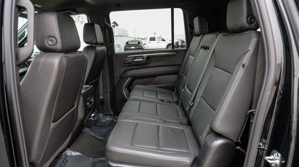 Used 2025 Chevrolet Suburban Z71 AWD/4WD image 21