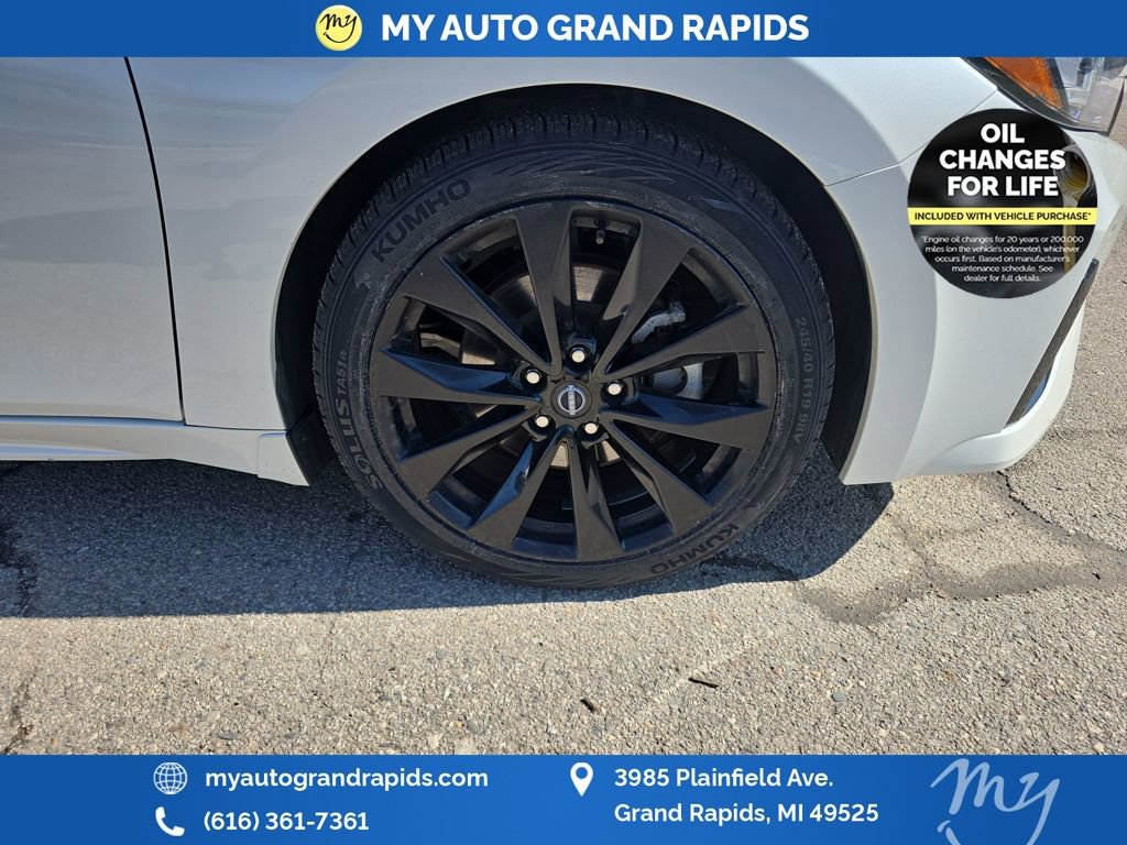 Used 2023 Nissan Maxima SR w/ Sport Mat Group image 31