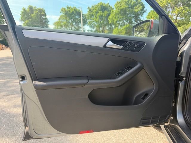 Used 2017 Volkswagen Jetta SE FWD image 13