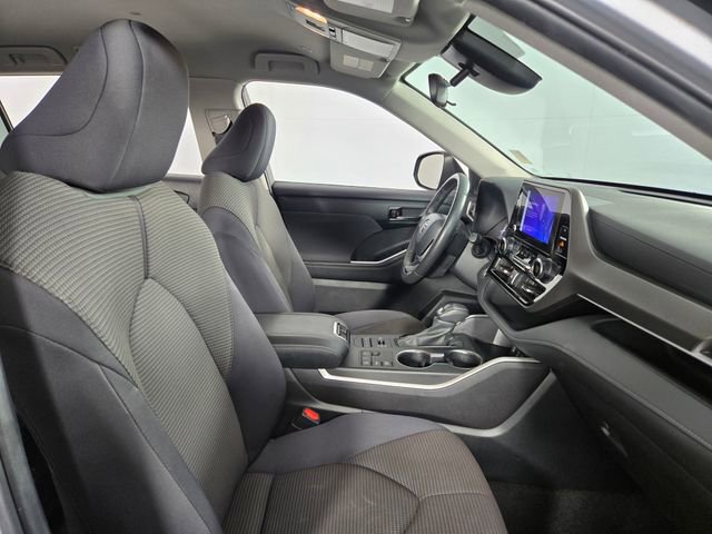 Used 2024 Toyota Highlander LE AWD/4WD image 15