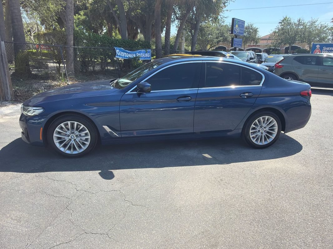 Used 2022 BMW 530i xDrive w/ Premium Package AWD/4WD image 2