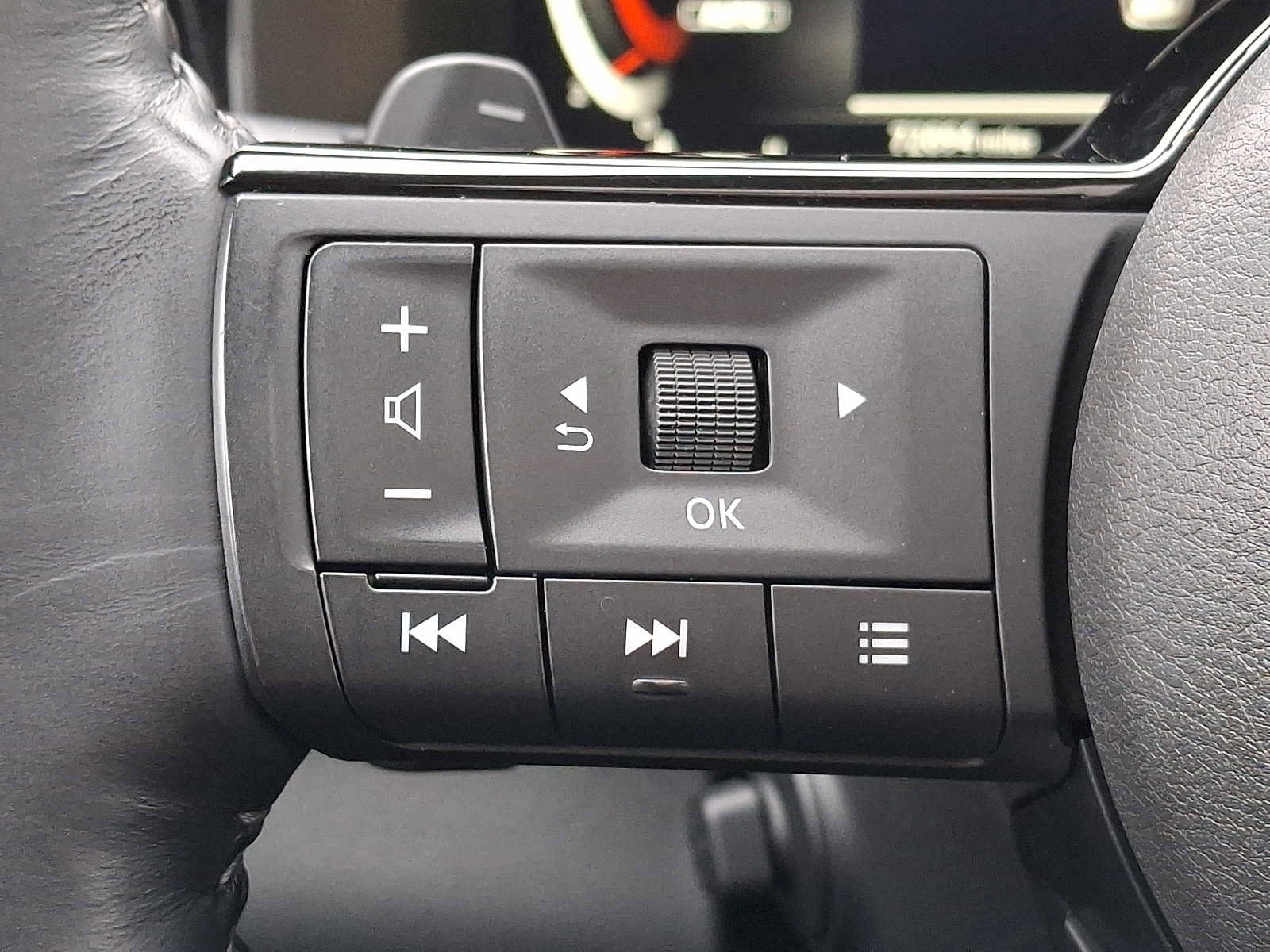 Used 2022 Nissan Pathfinder Platinum AWD/4WD image 18