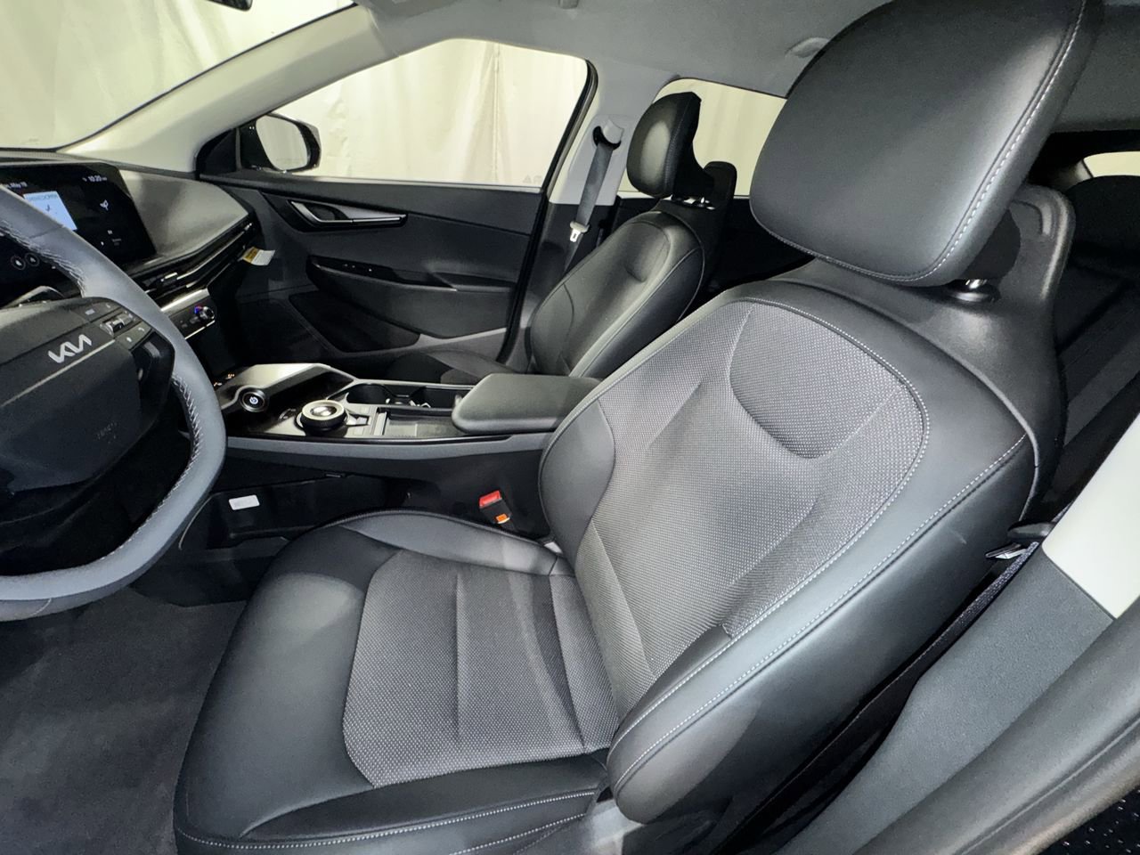 New 2025 Kia EV6 Light w/ Light LR Technology Package image 13