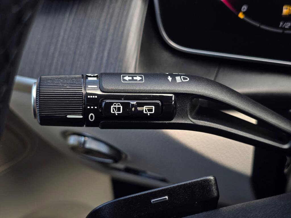 Used 2024 Mercedes-Benz GLC 300 4MATIC w/ Driver Assistance Package image 40